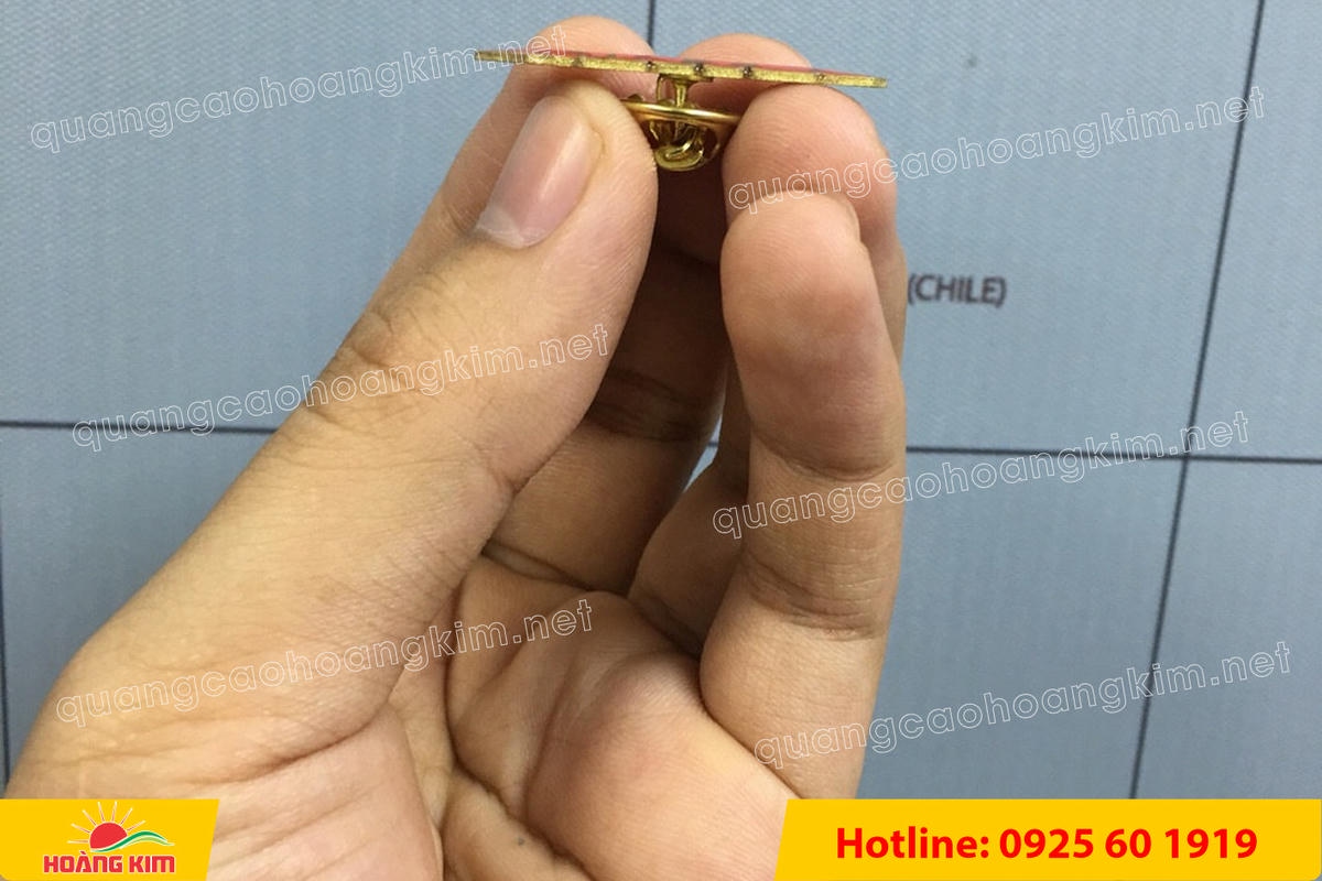 HUY HIỆU ĐỒNG CÀI ÁO CẮT BẾ THEO LOGO KHÔNG MẠ – GIÁ XƯỞNG, LÀM NHANH huy hieu dong cai ao cat be theo logo khong ma 3 - HUY HIỆU ĐỒNG CÀI ÁO CẮT BẾ THEO LOGO KHÔNG MẠ – GIÁ XƯỞNG, LÀM NHANH