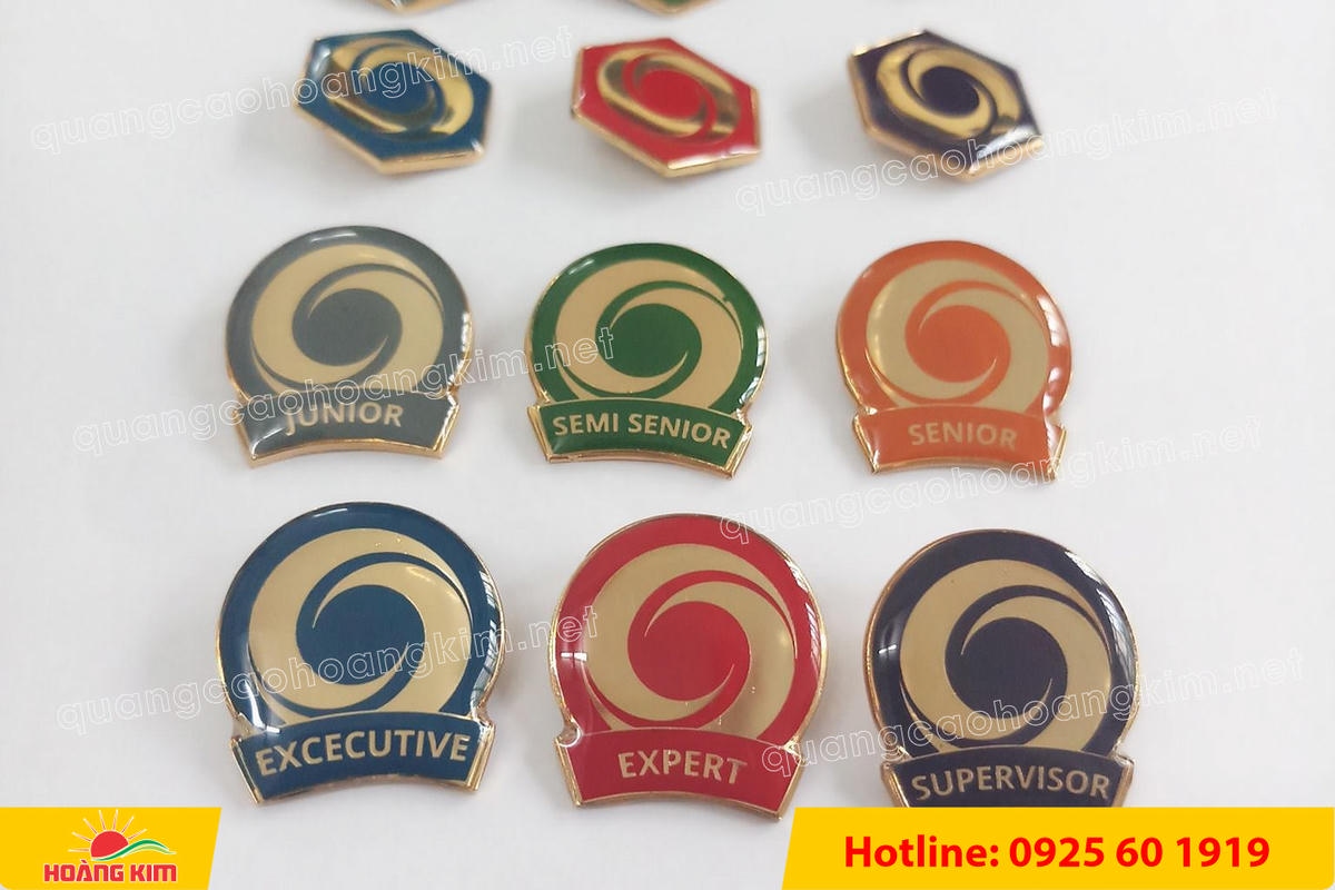 HUY HIỆU ĐỒNG CÀI ÁO CẮT BẾ THEO LOGO KHÔNG MẠ – GIÁ XƯỞNG, LÀM NHANH huy hieu dong cai ao cat be theo logo khong ma 49 - HUY HIỆU ĐỒNG CÀI ÁO CẮT BẾ THEO LOGO KHÔNG MẠ – GIÁ XƯỞNG, LÀM NHANH