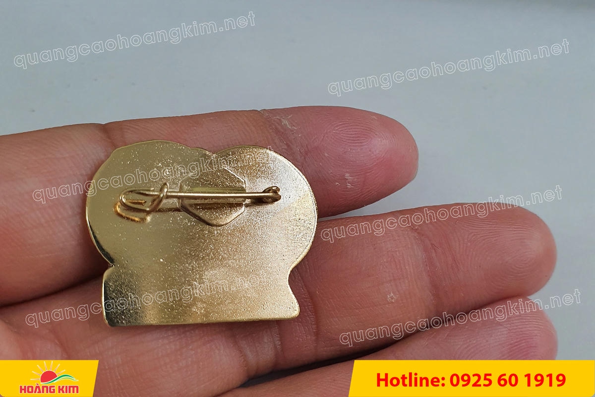 HUY HIỆU ĐỒNG CÀI ÁO CẮT BẾ THEO LOGO KHÔNG MẠ – GIÁ XƯỞNG, LÀM NHANH huy hieu dong cai ao cat be theo logo khong ma 65 - HUY HIỆU ĐỒNG CÀI ÁO CẮT BẾ THEO LOGO KHÔNG MẠ – GIÁ XƯỞNG, LÀM NHANH