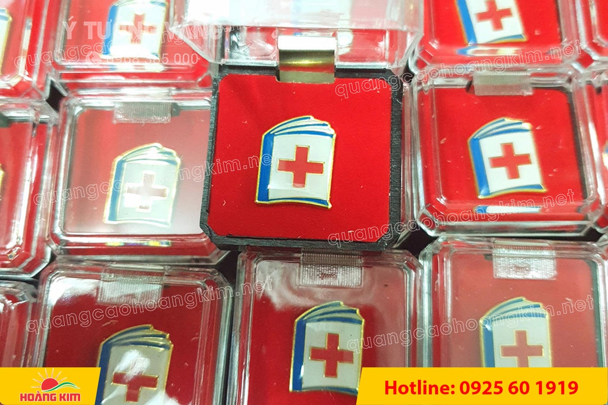 HUY HIỆU ĐỒNG CÀI ÁO CẮT BẾ THEO LOGO KHÔNG MẠ – GIÁ XƯỞNG, LÀM NHANH huy hieu dong cai ao cat be theo logo khong ma 80 - HUY HIỆU ĐỒNG CÀI ÁO CẮT BẾ THEO LOGO KHÔNG MẠ – GIÁ XƯỞNG, LÀM NHANH