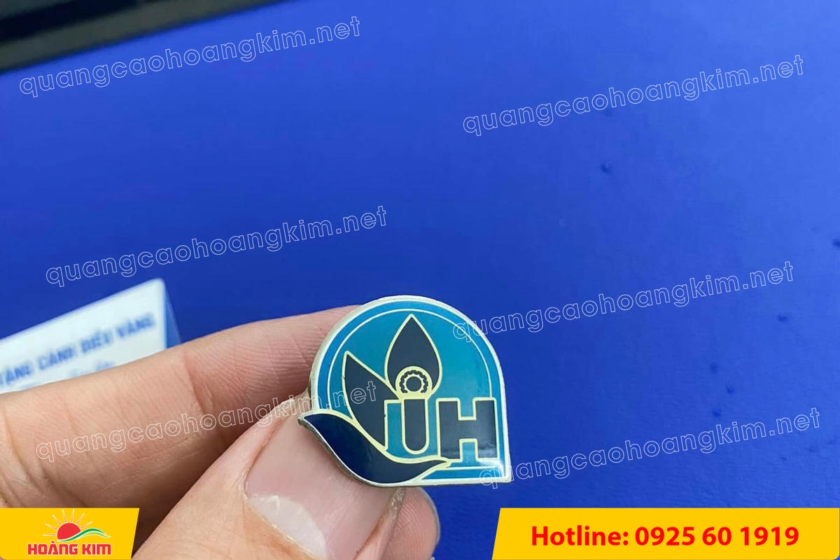 HUY HIỆU ĐỒNG CÀI ÁO CẮT BẾ THEO LOGO KHÔNG MẠ – GIÁ XƯỞNG, LÀM NHANH huy hieu dong cai ao cat be theo logo khong ma 89 - HUY HIỆU ĐỒNG CÀI ÁO CẮT BẾ THEO LOGO KHÔNG MẠ – GIÁ XƯỞNG, LÀM NHANH