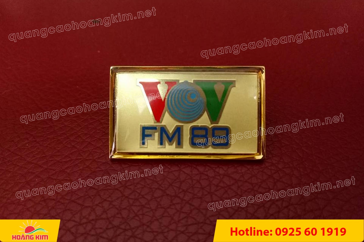 huy hieu ma vang 24k nen cat san do mau logo 13 - HUY HIỆU MẠ V&Agrave;NG 24K NỀN C&Aacute;T SẦN ĐỔ M&Agrave;U LOGO &ndash; SANG TRỌNG ĐẲNG CẤP