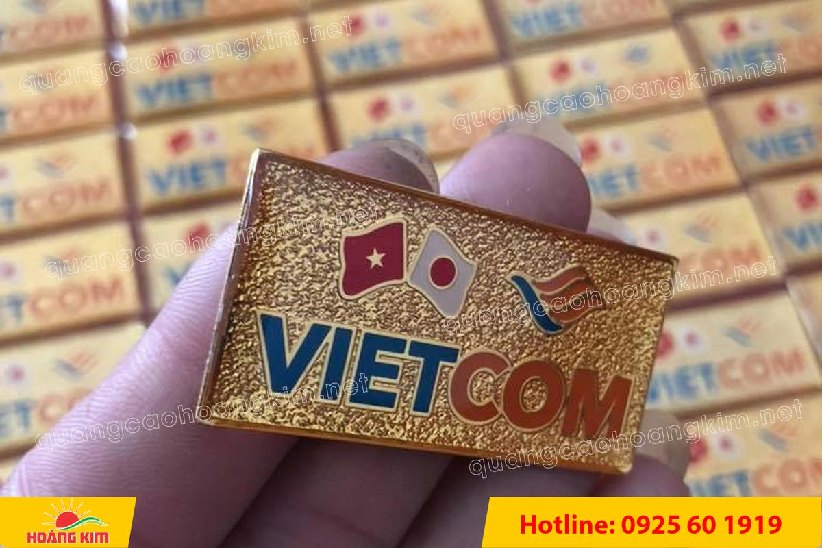 huy hieu ma vang 24k nen cat san do mau logo 19 - HUY HIỆU MẠ V&Agrave;NG 24K NỀN C&Aacute;T SẦN ĐỔ M&Agrave;U LOGO &ndash; SANG TRỌNG ĐẲNG CẤP