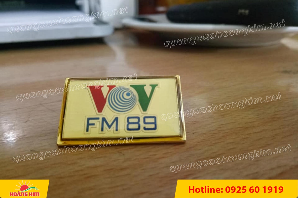 huy hieu ma vang 24k nen cat san do mau logo 20 - HUY HIỆU MẠ V&Agrave;NG 24K NỀN C&Aacute;T SẦN ĐỔ M&Agrave;U LOGO &ndash; SANG TRỌNG ĐẲNG CẤP