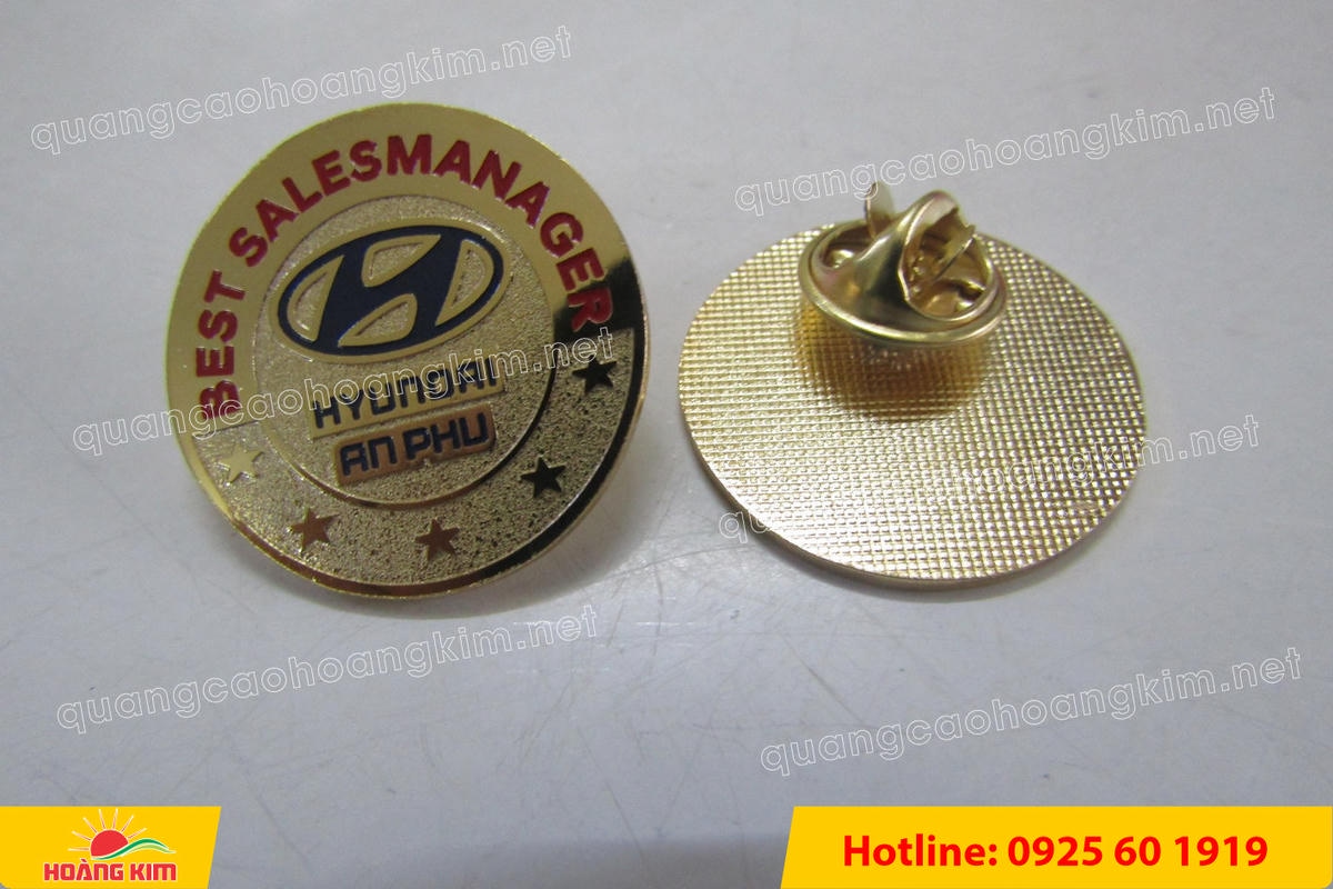 huy hieu ma vang 24k nen cat san do mau logo 23 - HUY HIỆU MẠ V&Agrave;NG 24K NỀN C&Aacute;T SẦN ĐỔ M&Agrave;U LOGO &ndash; SANG TRỌNG ĐẲNG CẤP