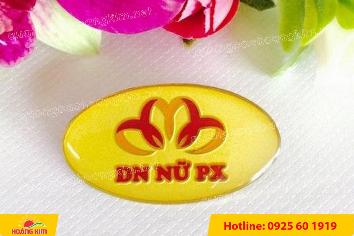 huy hieu ma vang 24k nen cat san do mau logo 3 - HUY HIỆU MẠ V&Agrave;NG 24K NỀN C&Aacute;T SẦN ĐỔ M&Agrave;U LOGO &ndash; SANG TRỌNG ĐẲNG CẤP