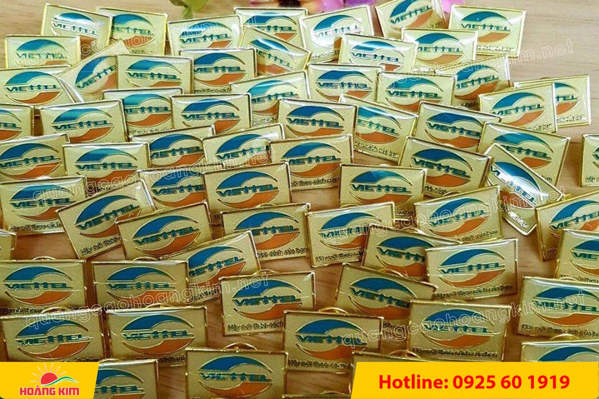 huy hieu ma vang 24k nen cat san do mau logo 34 - HUY HIỆU MẠ V&Agrave;NG 24K NỀN C&Aacute;T SẦN ĐỔ M&Agrave;U LOGO &ndash; SANG TRỌNG ĐẲNG CẤP