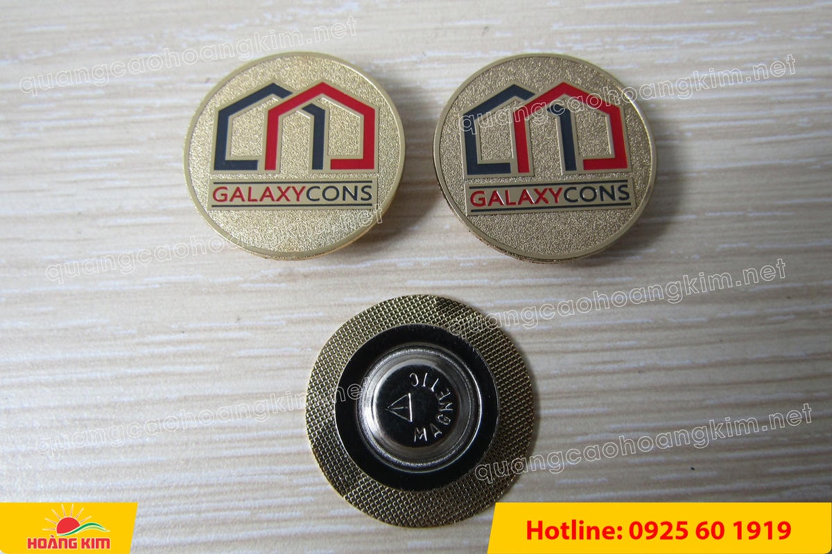 huy hieu ma vang 24k nen cat san do mau logo 35 - HUY HIỆU MẠ V&Agrave;NG 24K NỀN C&Aacute;T SẦN ĐỔ M&Agrave;U LOGO &ndash; SANG TRỌNG ĐẲNG CẤP