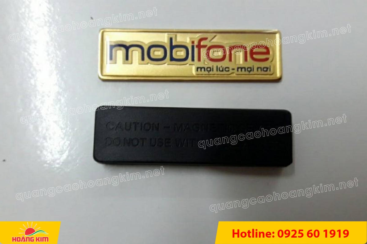 huy hieu ma vang 24k nen cat san do mau logo 6 - HUY HIỆU MẠ V&Agrave;NG 24K NỀN C&Aacute;T SẦN ĐỔ M&Agrave;U LOGO &ndash; SANG TRỌNG ĐẲNG CẤP