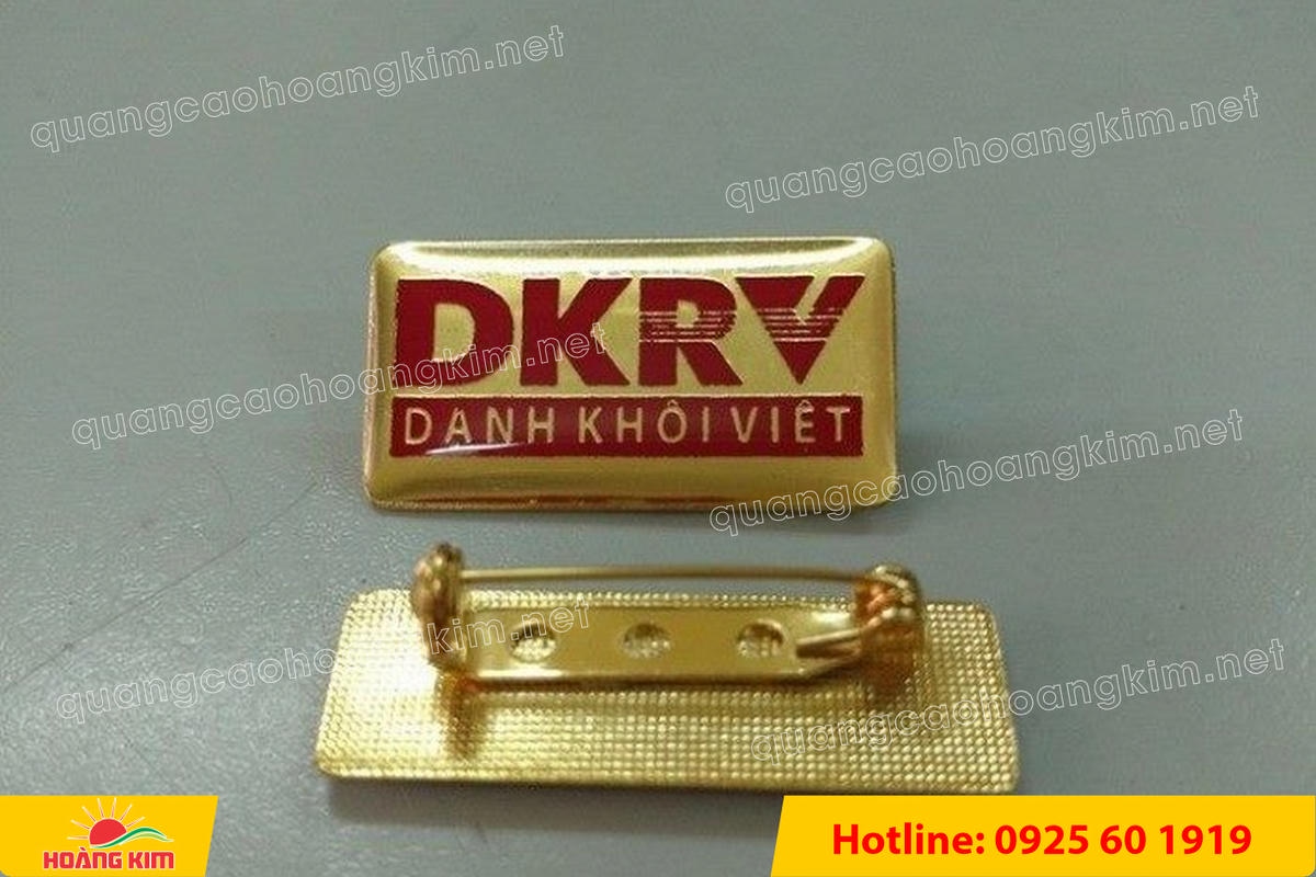 huy hieu ma vang 24k nen tron do mau logo 11 - HUY HIỆU MẠ V&Agrave;NG 24K NỀN TRƠN ĐỔ M&Agrave;U LOGO &ndash; TINH TẾ, SANG TRỌNG