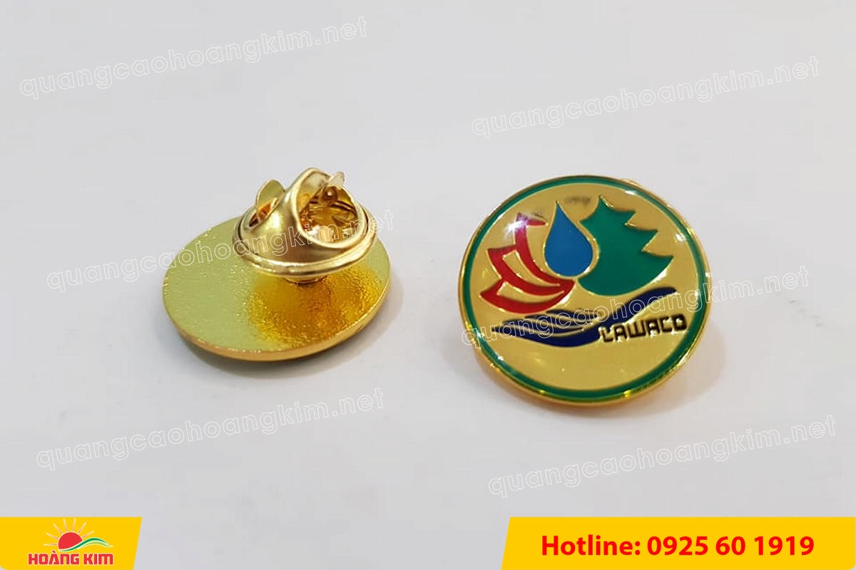 huy hieu ma vang 24k nen tron do mau logo 24 - HUY HIỆU MẠ V&Agrave;NG 24K NỀN TRƠN ĐỔ M&Agrave;U LOGO &ndash; TINH TẾ, SANG TRỌNG