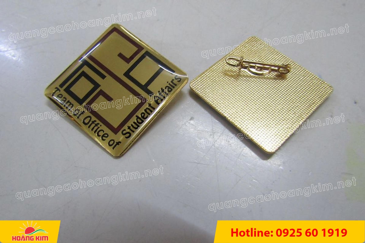 huy hieu ma vang 24k nen tron do mau logo 30 - HUY HIỆU MẠ V&Agrave;NG 24K NỀN TRƠN ĐỔ M&Agrave;U LOGO &ndash; TINH TẾ, SANG TRỌNG