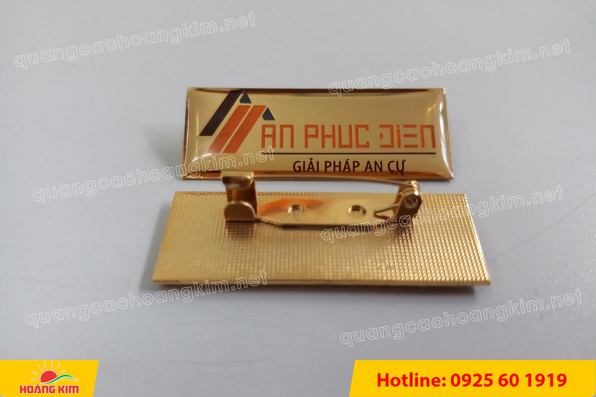 huy hieu ma vang 24k nen tron do mau logo 34 - HUY HIỆU MẠ V&Agrave;NG 24K NỀN TRƠN ĐỔ M&Agrave;U LOGO &ndash; TINH TẾ, SANG TRỌNG