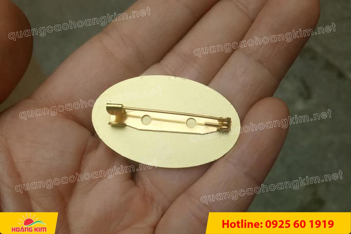 huy hieu ma vang 24k nen tron do mau logo 35 - HUY HIỆU MẠ V&Agrave;NG 24K NỀN TRƠN ĐỔ M&Agrave;U LOGO &ndash; TINH TẾ, SANG TRỌNG