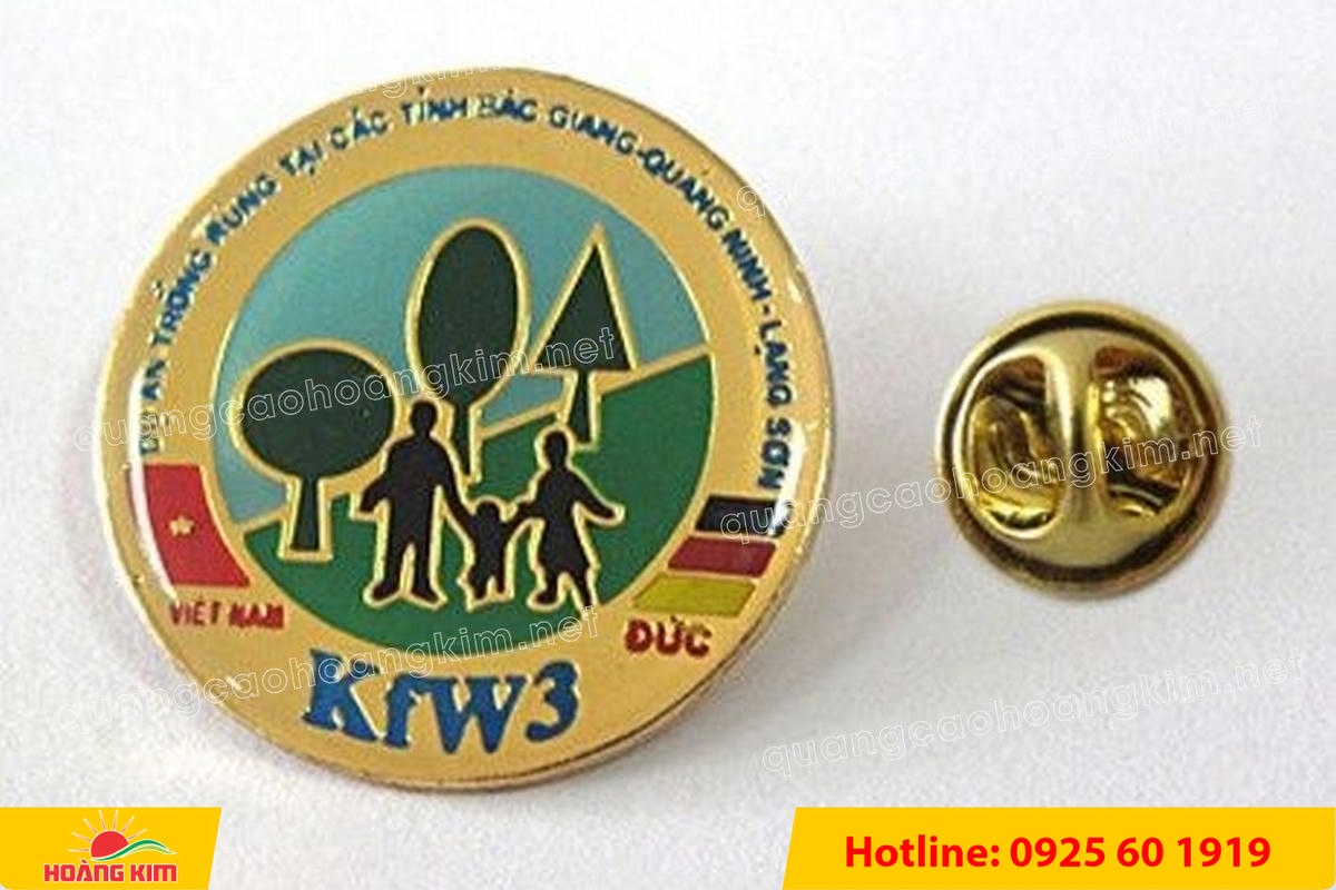 huy hieu ma vang 24k nen tron do mau logo 83 - HUY HIỆU MẠ V&Agrave;NG 24K NỀN TRƠN ĐỔ M&Agrave;U LOGO &ndash; TINH TẾ, SANG TRỌNG