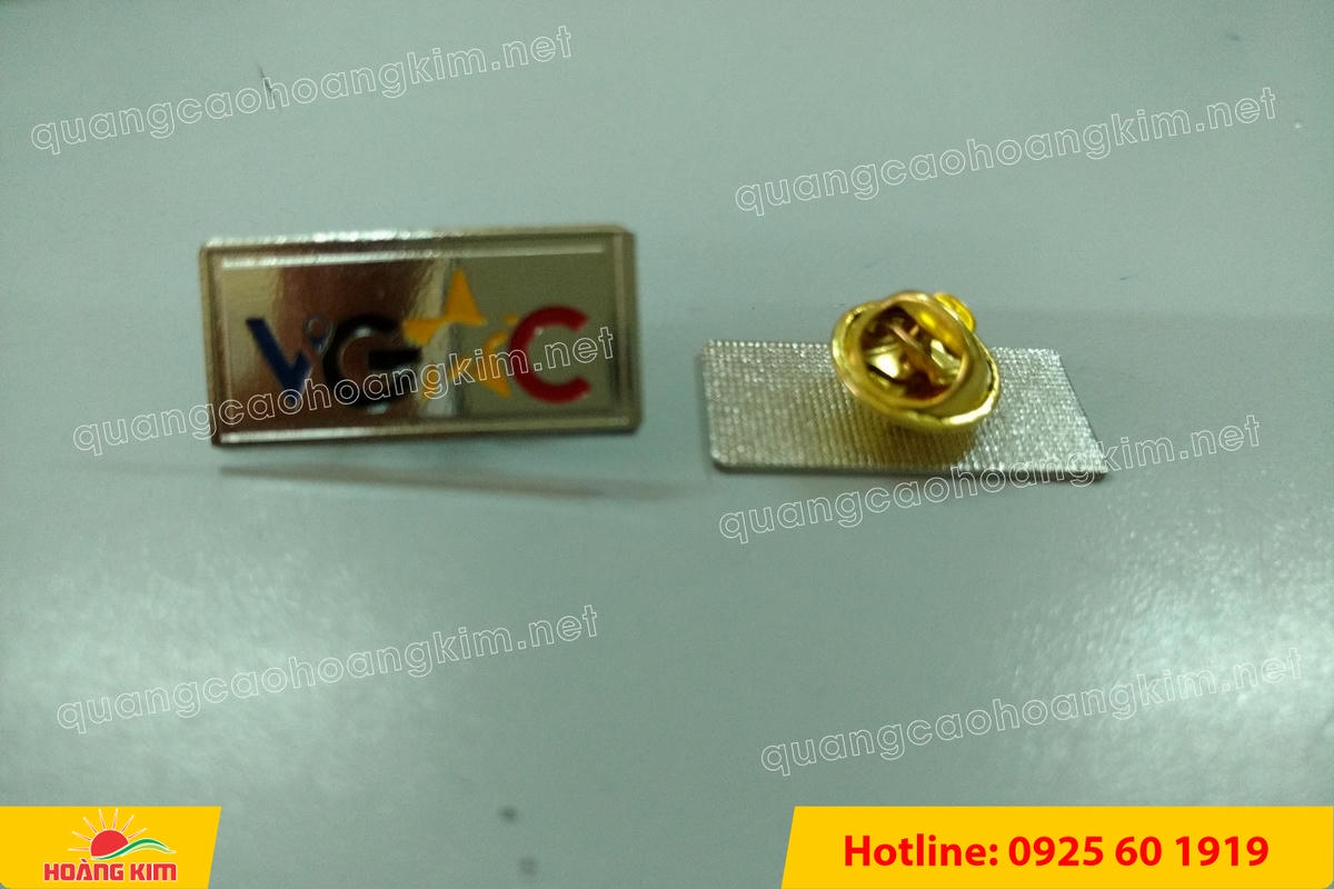 huy hieu ma vang 24k nen tron do mau logo 9 - HUY HIỆU MẠ V&Agrave;NG 24K NỀN TRƠN ĐỔ M&Agrave;U LOGO &ndash; TINH TẾ, SANG TRỌNG