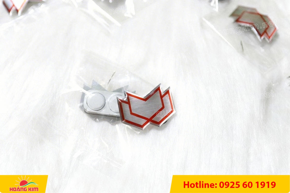 huy hieu nhom cat theo hinh logo 36 - HUY HIỆU NH&Ocirc;M CẮT THEO H&Igrave;NH LOGO &ndash; GI&Aacute; RẺ, NHẬN L&Agrave;M NHANH