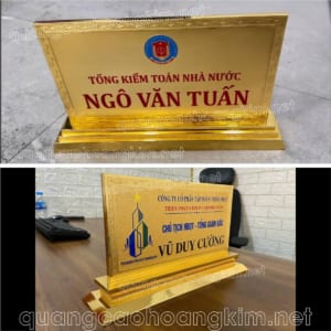 bia 2 bien chuc danh mat dong 2mm gan de dong ma vang 24k dep 300x300 - BIỂN CHỨC DANH ĐỒNG GỖ CỘT RỒNG MẠ VÀNG 24K – BIỂU TƯỢNG QUYỀN LỰC & ĐẲNG CẤP LÃNH ĐẠO