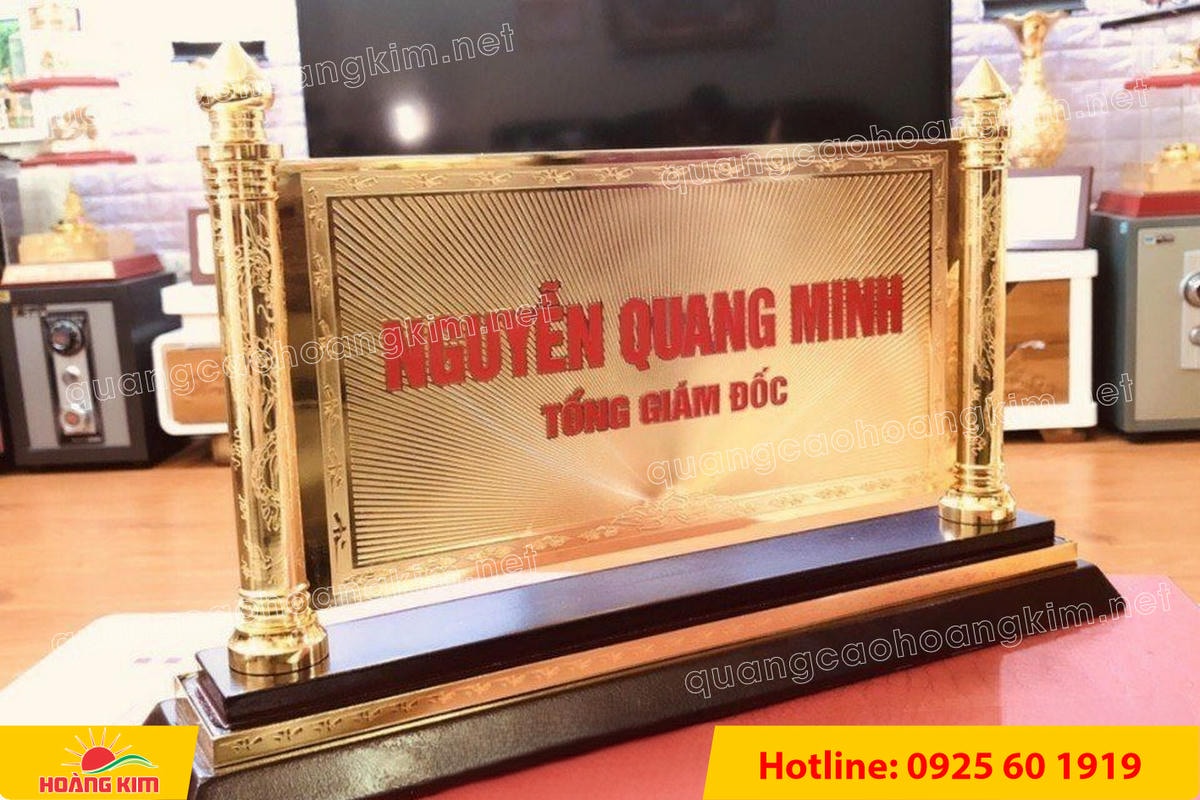 bien chuc danh mat dong 2 cot rong ma vang 24k gan de go dep - BIỂN CHỨC DANH ĐỒNG GỖ CỘT RỒNG MẠ V&Agrave;NG 24K &ndash; BIỂU TƯỢNG QUYỀN LỰC & ĐẲNG CẤP L&Atilde;NH ĐẠO