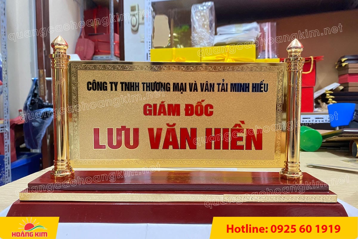 bien chuc danh mat dong 2 cot rong ma vang 24k gan de go dep 11 - BIỂN CHỨC DANH, BẢNG T&Ecirc;N ĐỂ B&Agrave;N CỰC ĐẸP, SANG, RẺ