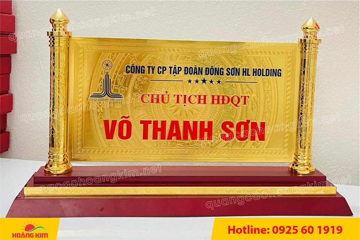 bien chuc danh mat dong 2 cot rong ma vang 24k gan de go dep 18 - BIỂN CHỨC DANH ĐỒNG GỖ CỘT RỒNG MẠ V&Agrave;NG 24K &ndash; BIỂU TƯỢNG QUYỀN LỰC & ĐẲNG CẤP L&Atilde;NH ĐẠO