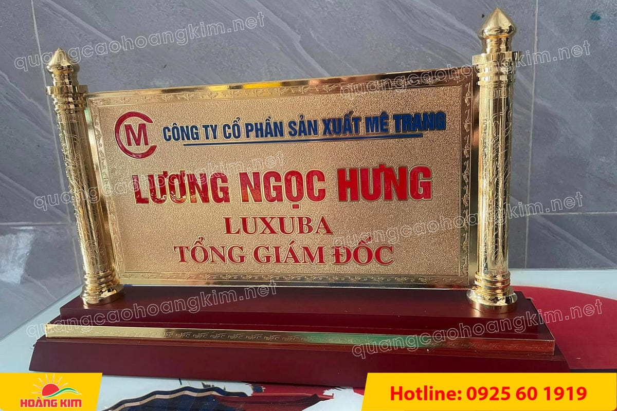 bien chuc danh mat dong 2 cot rong ma vang 24k gan de go dep 20 - BIỂN CHỨC DANH, BẢNG T&Ecirc;N ĐỂ B&Agrave;N CỰC ĐẸP, SANG, RẺ