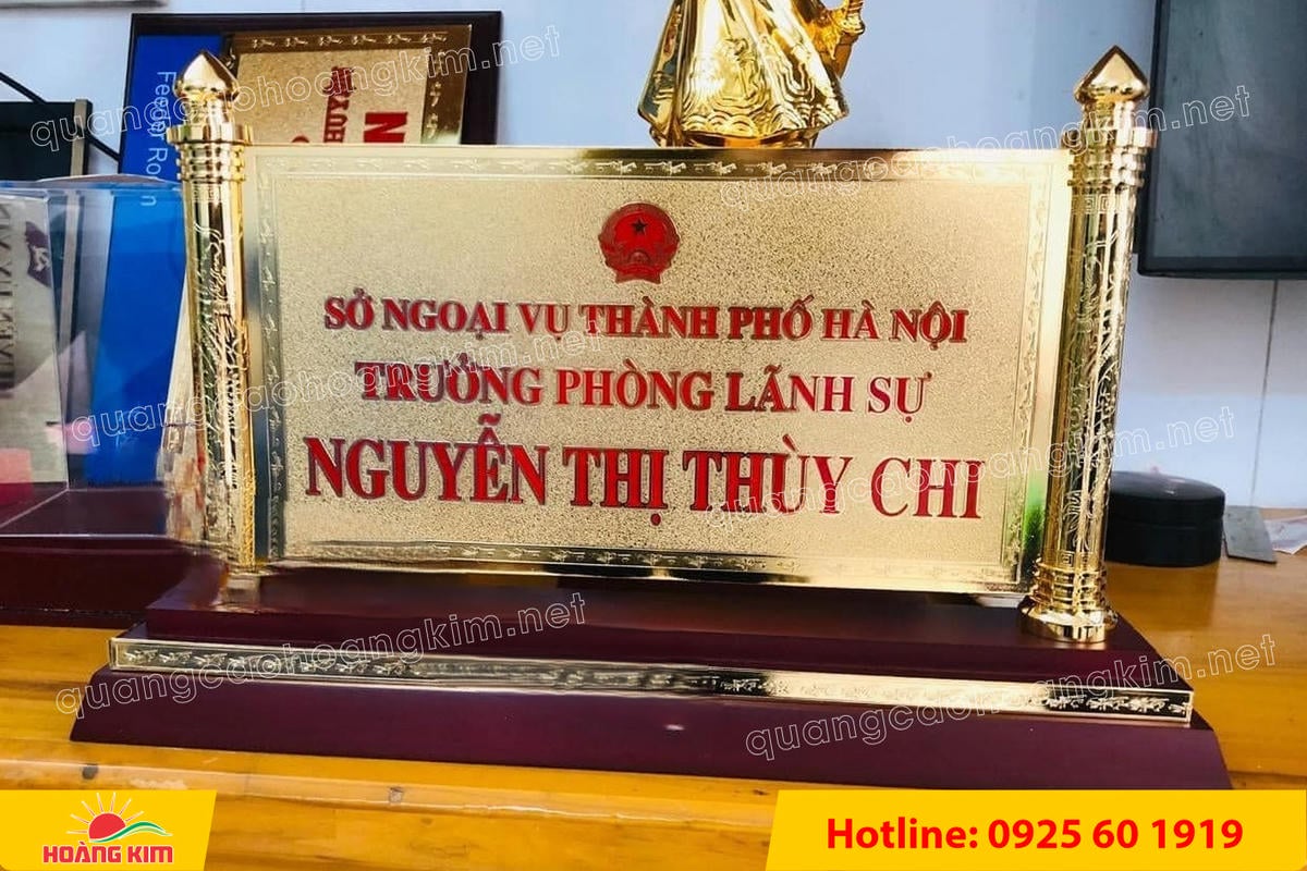 bien chuc danh mat dong 2 cot rong ma vang 24k gan de go dep 21 - BIỂN CHỨC DANH ĐỒNG GỖ CỘT RỒNG MẠ V&Agrave;NG 24K &ndash; BIỂU TƯỢNG QUYỀN LỰC & ĐẲNG CẤP L&Atilde;NH ĐẠO