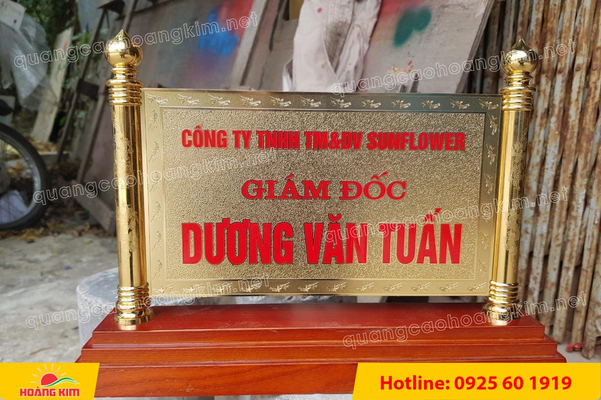 bien chuc danh mat dong 2 cot rong ma vang 24k gan de go dep 25 - BIỂN CHỨC DANH ĐỒNG GỖ CỘT RỒNG MẠ V&Agrave;NG 24K &ndash; BIỂU TƯỢNG QUYỀN LỰC & ĐẲNG CẤP L&Atilde;NH ĐẠO