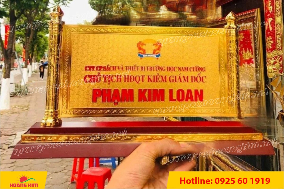 bien chuc danh mat dong 2 cot rong ma vang 24k gan de go dep 28 - BIỂN CHỨC DANH ĐỒNG GỖ CỘT RỒNG MẠ V&Agrave;NG 24K &ndash; BIỂU TƯỢNG QUYỀN LỰC & ĐẲNG CẤP L&Atilde;NH ĐẠO