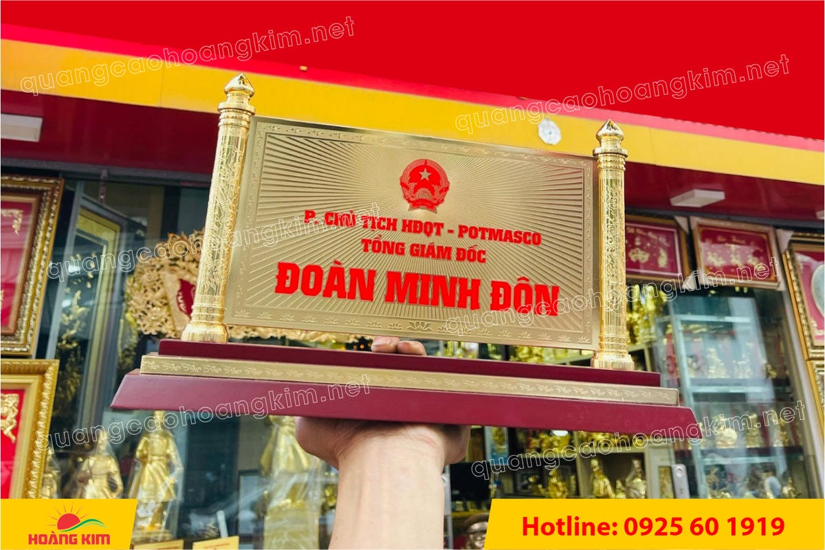 bien chuc danh mat dong 2 cot rong ma vang 24k gan de go dep 37 - BIỂN CHỨC DANH ĐỒNG GỖ CỘT RỒNG MẠ V&Agrave;NG 24K &ndash; BIỂU TƯỢNG QUYỀN LỰC & ĐẲNG CẤP L&Atilde;NH ĐẠO