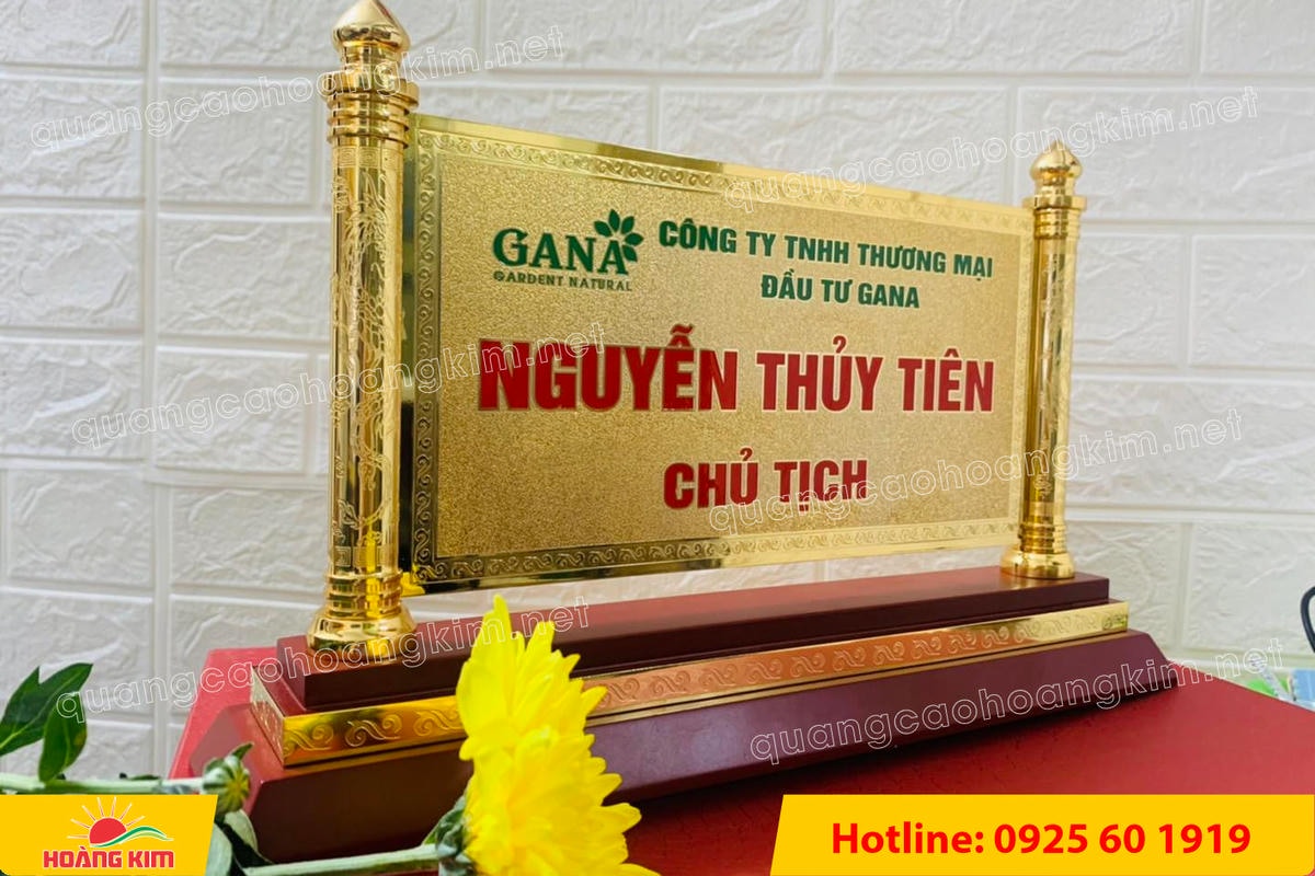 bien chuc danh mat dong 2 cot rong ma vang 24k gan de go dep 4 - BIỂN CHỨC DANH, BẢNG T&Ecirc;N ĐỂ B&Agrave;N CỰC ĐẸP, SANG, RẺ