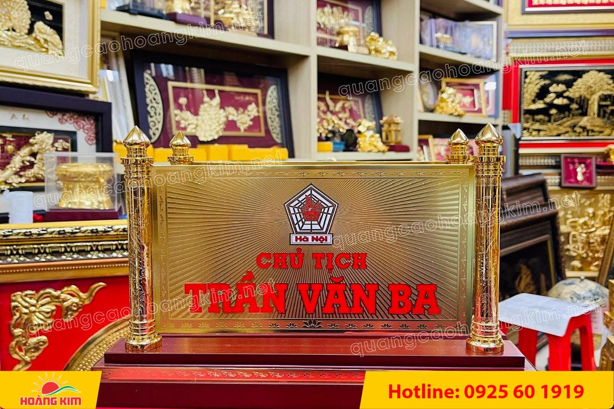 bien chuc danh mat dong 2 cot rong ma vang 24k gan de go dep 40 - BIỂN CHỨC DANH ĐỒNG GỖ CỘT RỒNG MẠ V&Agrave;NG 24K &ndash; BIỂU TƯỢNG QUYỀN LỰC & ĐẲNG CẤP L&Atilde;NH ĐẠO