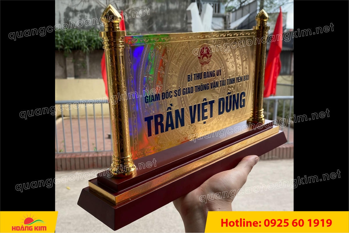 bien chuc danh mat dong 2 cot rong ma vang 24k gan de go dep 47 - BIỂN CHỨC DANH ĐỒNG GỖ CỘT RỒNG MẠ V&Agrave;NG 24K &ndash; BIỂU TƯỢNG QUYỀN LỰC & ĐẲNG CẤP L&Atilde;NH ĐẠO