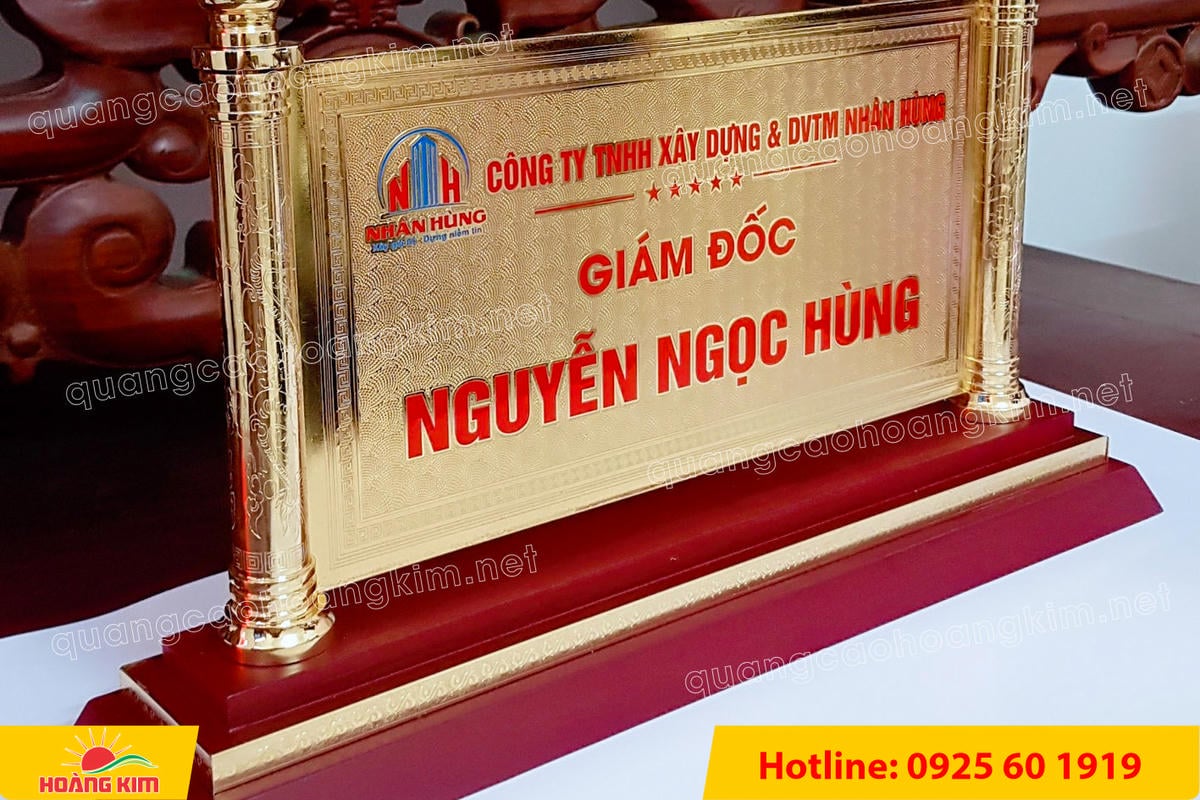 bien chuc danh mat dong 2 cot rong ma vang 24k gan de go dep 9 - BIỂN CHỨC DANH ĐỒNG GỖ CỘT RỒNG MẠ V&Agrave;NG 24K &ndash; BIỂU TƯỢNG QUYỀN LỰC & ĐẲNG CẤP L&Atilde;NH ĐẠO