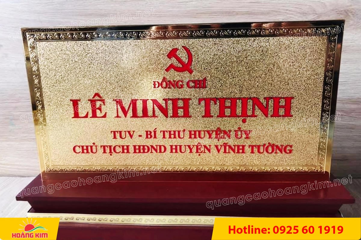 bien chuc danh mat dong 2mm 125x25cm de go tam cap co ma vang 24k 10 - BIỂN CHỨC DANH MẶT ĐỒNG 2MM CỠ 12,5x25,5CM, MẠ V&Agrave;NG 24K &ndash; ĐẾ GỖ TAM CẤP CAO CẤP