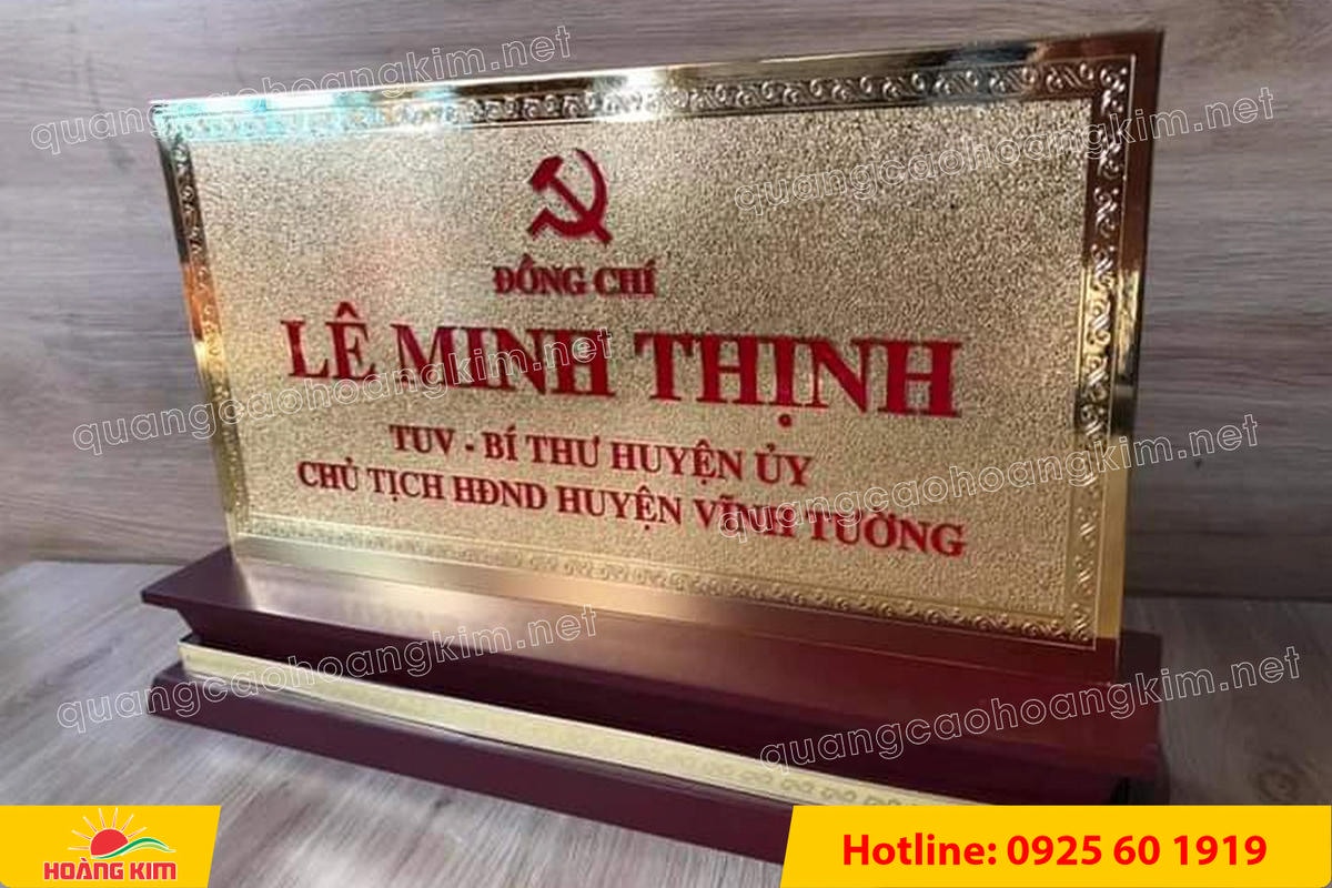 bien chuc danh mat dong 2mm 125x25cm de go tam cap co ma vang 24k 15 - BIỂN CHỨC DANH MẶT ĐỒNG 2MM CỠ 12,5x25,5CM, MẠ V&Agrave;NG 24K &ndash; ĐẾ GỖ TAM CẤP CAO CẤP