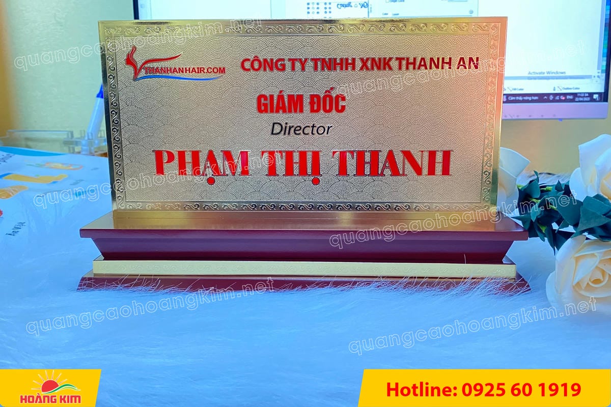 bien chuc danh mat dong 2mm 125x25cm de go tam cap co ma vang 24k 23 - BIỂN CHỨC DANH, BẢNG T&Ecirc;N ĐỂ B&Agrave;N CỰC ĐẸP, SANG, RẺ