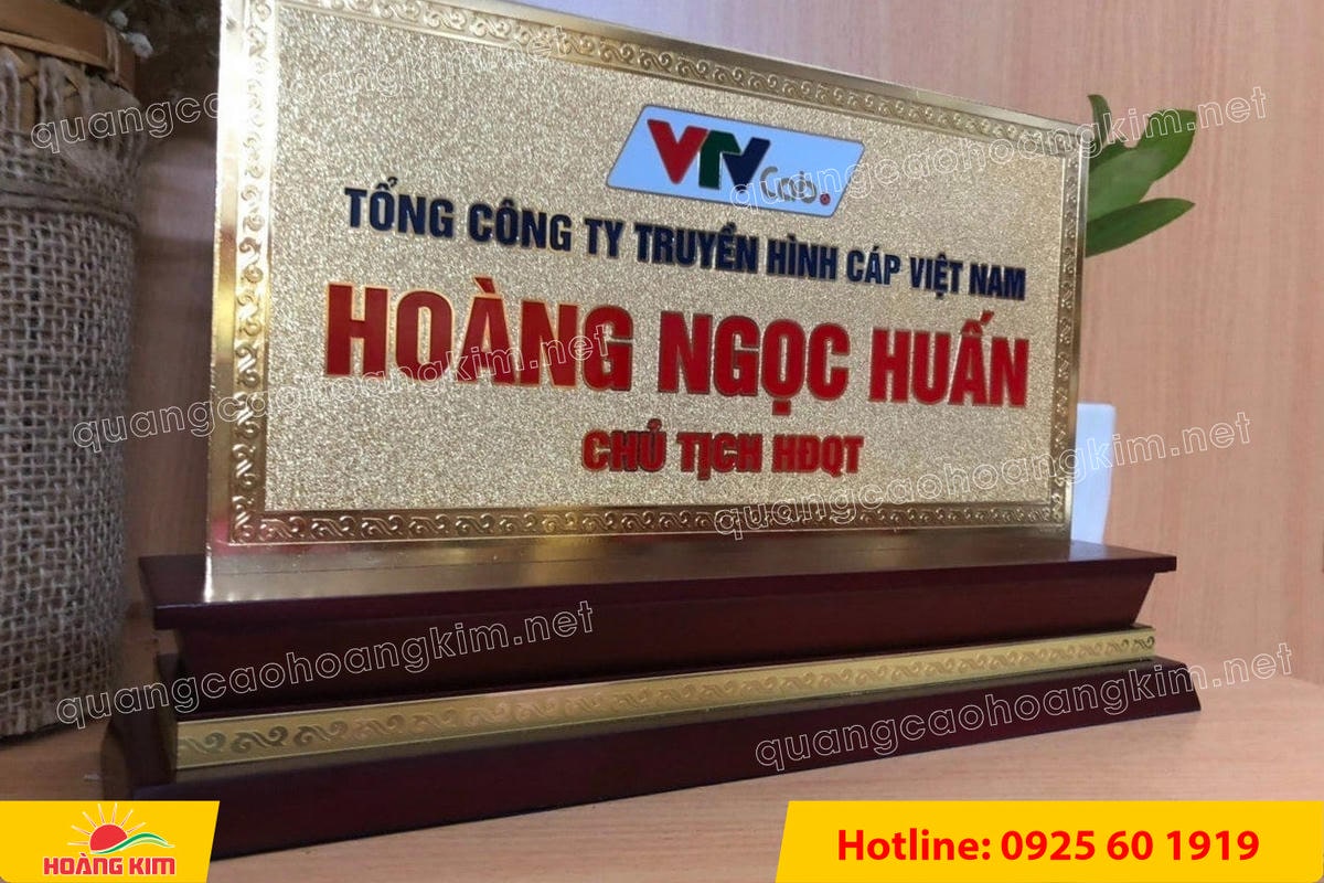 bien chuc danh mat dong 2mm 125x25cm de go tam cap co ma vang 24k 9 - BIỂN CHỨC DANH, BẢNG T&Ecirc;N ĐỂ B&Agrave;N CỰC ĐẸP, SANG, RẺ
