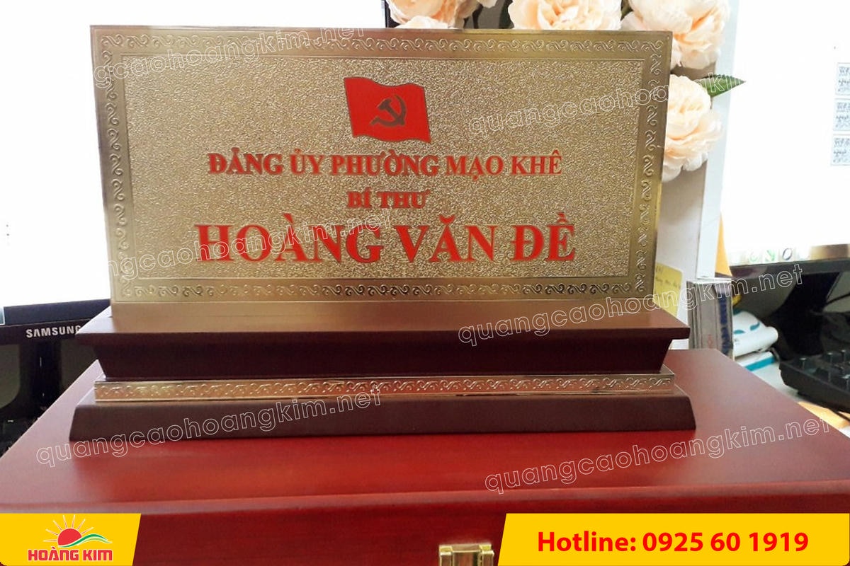 bien chuc danh mat dong 2mm de go tam cap khong ma vang dep 102 - BIỂN CHỨC DANH MẶT ĐỒNG 2MM, ĐẾ GỖ CAO CẤP, 12,5X25,5CM KH&Ocirc;NG MẠ V&Agrave;NG