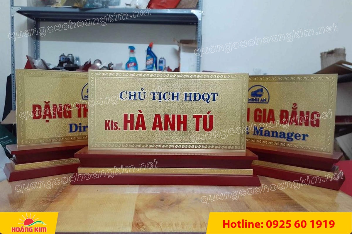 bien chuc danh mat dong 2mm de go tam cap khong ma vang dep 11 - BIỂN CHỨC DANH MẶT ĐỒNG 2MM, ĐẾ GỖ CAO CẤP, 12,5X25,5CM KH&Ocirc;NG MẠ V&Agrave;NG