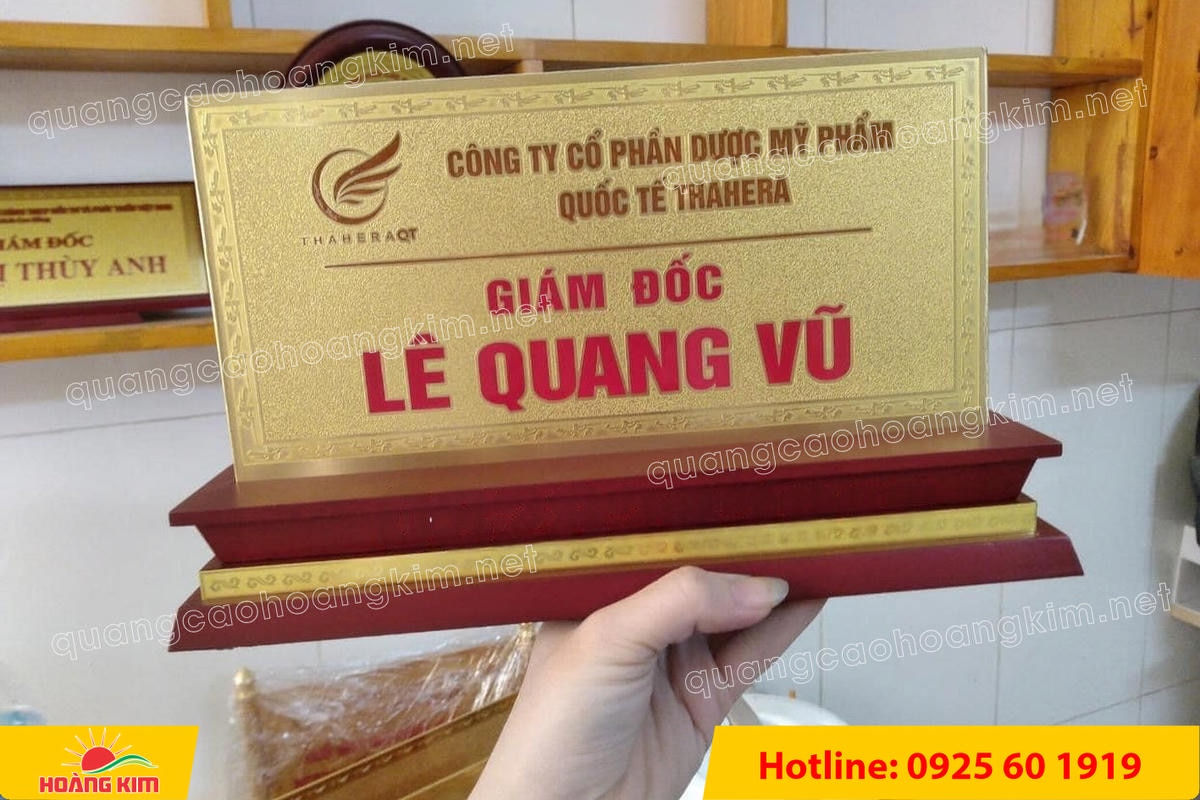 bien chuc danh mat dong 2mm de go tam cap khong ma vang dep 19 - BIỂN CHỨC DANH MẶT ĐỒNG 2MM, ĐẾ GỖ CAO CẤP, 12,5X25,5CM KH&Ocirc;NG MẠ V&Agrave;NG