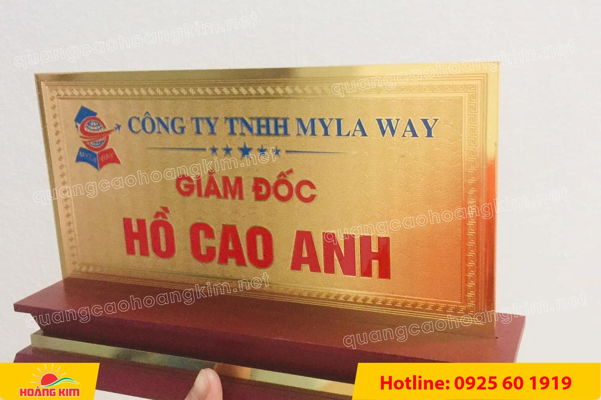 bien chuc danh mat dong 2mm de go tam cap khong ma vang dep 26 - BIỂN CHỨC DANH MẶT ĐỒNG 2MM, ĐẾ GỖ CAO CẤP, 12,5X25,5CM KH&Ocirc;NG MẠ V&Agrave;NG
