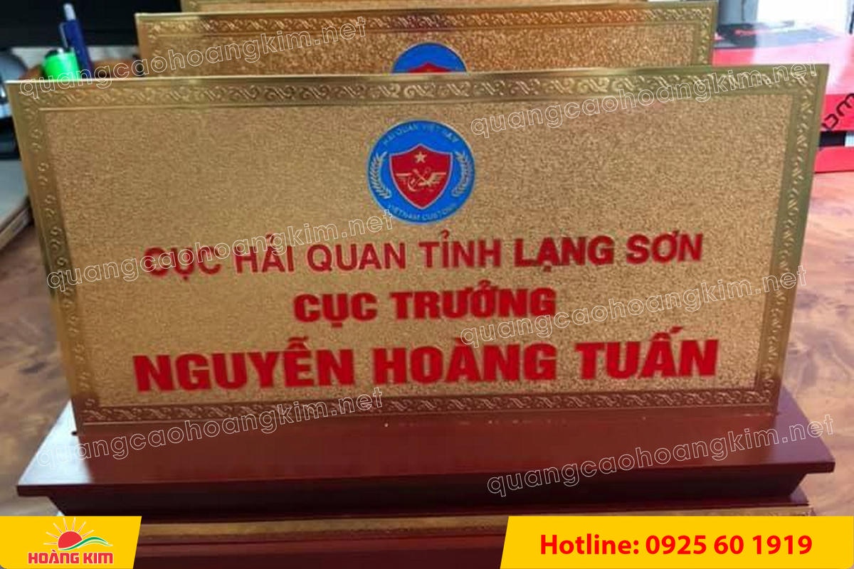 bien chuc danh mat dong 2mm de go tam cap khong ma vang dep 3 - BIỂN CHỨC DANH MẶT ĐỒNG 2MM, ĐẾ GỖ CAO CẤP, 12,5X25,5CM KH&Ocirc;NG MẠ V&Agrave;NG