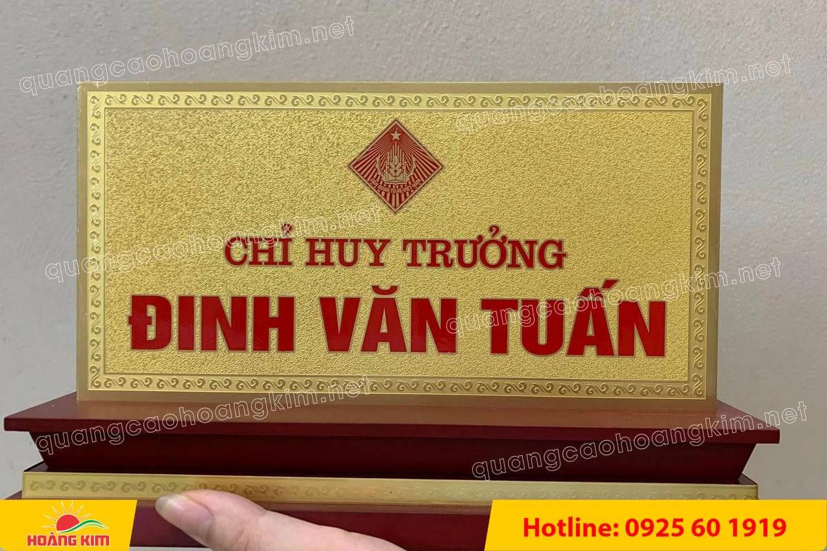 bien chuc danh mat dong 2mm de go tam cap khong ma vang dep 31 - BIỂN CHỨC DANH MẶT ĐỒNG 2MM, ĐẾ GỖ CAO CẤP, 12,5X25,5CM KH&Ocirc;NG MẠ V&Agrave;NG