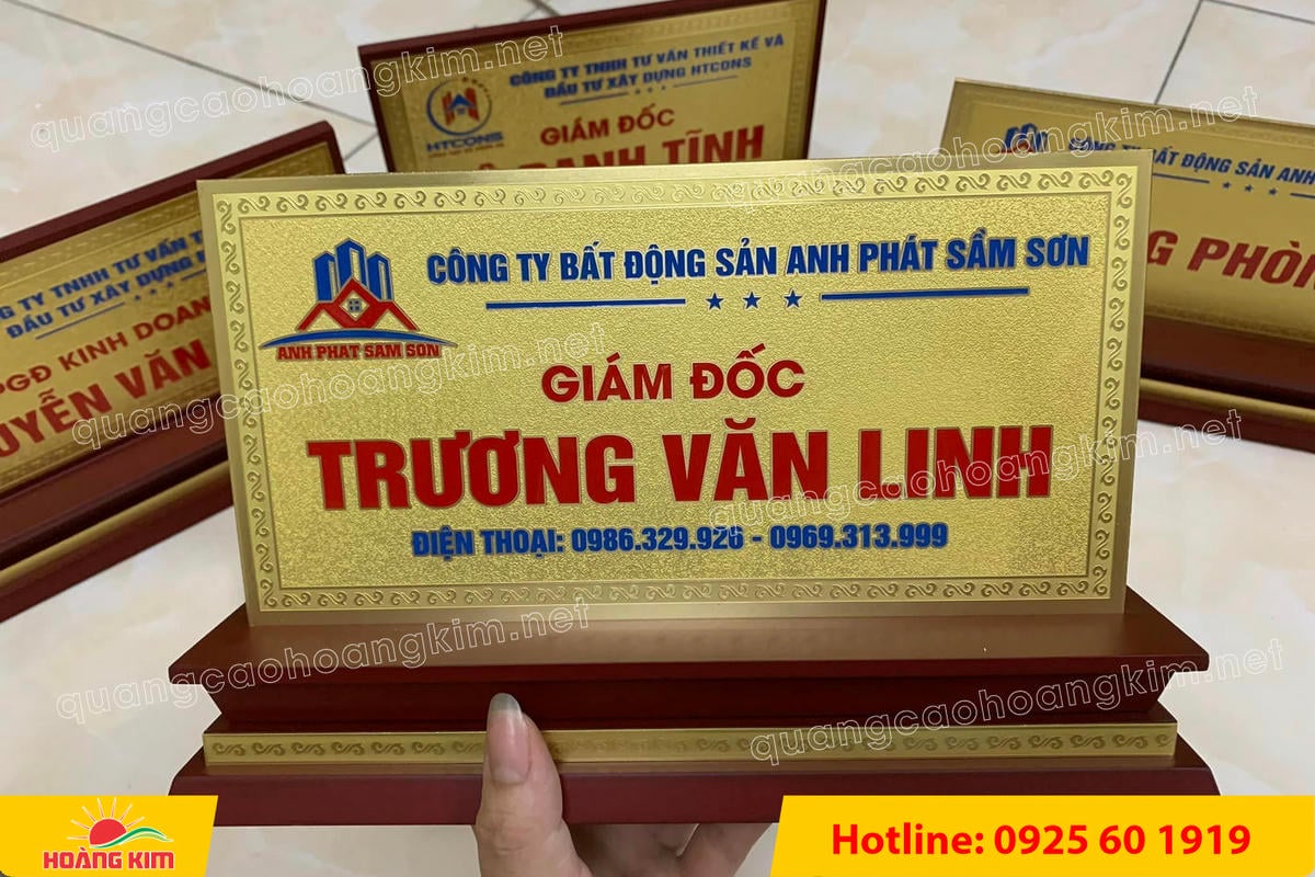 bien chuc danh mat dong 2mm de go tam cap khong ma vang dep 33 - BIỂN CHỨC DANH MẶT ĐỒNG 2MM, ĐẾ GỖ CAO CẤP, 12,5X25,5CM KH&Ocirc;NG MẠ V&Agrave;NG