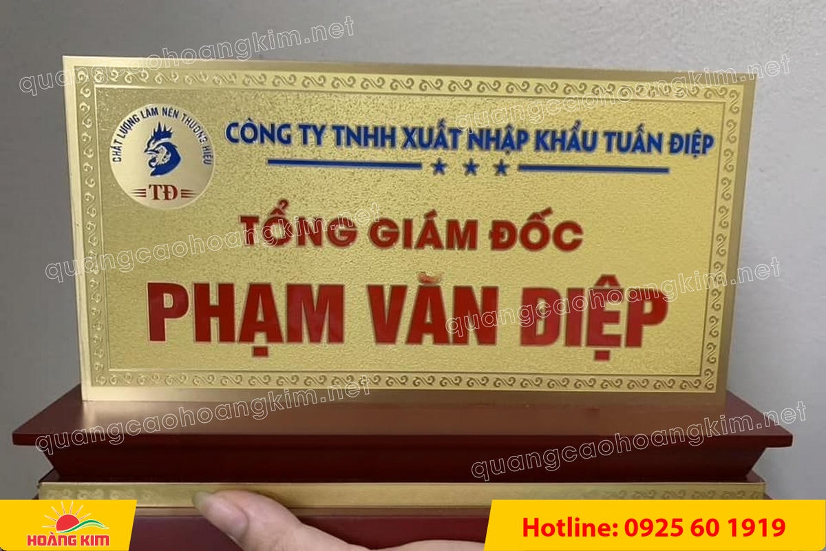 bien chuc danh mat dong 2mm de go tam cap khong ma vang dep 35 - BIỂN CHỨC DANH MẶT ĐỒNG 2MM, ĐẾ GỖ CAO CẤP, 12,5X25,5CM KH&Ocirc;NG MẠ V&Agrave;NG