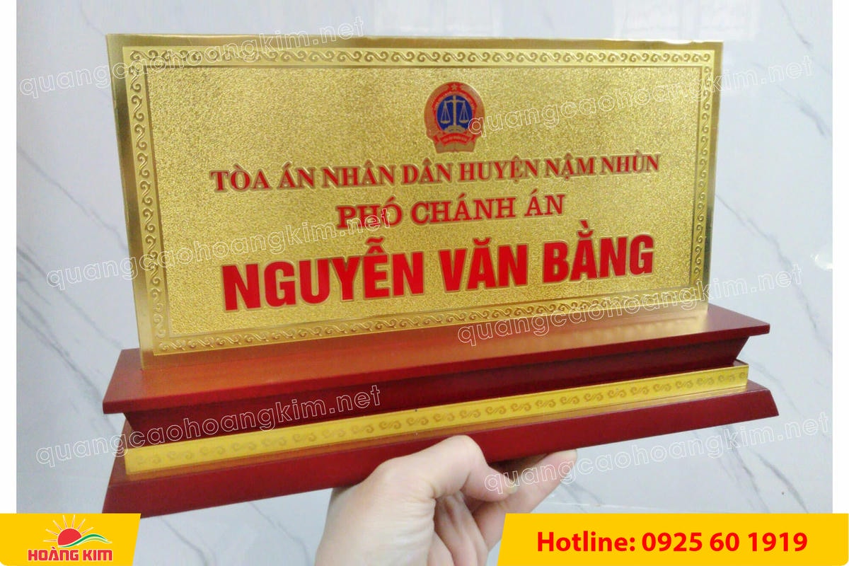 bien chuc danh mat dong 2mm de go tam cap khong ma vang dep 36 - BIỂN CHỨC DANH MẶT ĐỒNG 2MM, ĐẾ GỖ CAO CẤP, 12,5X25,5CM KH&Ocirc;NG MẠ V&Agrave;NG
