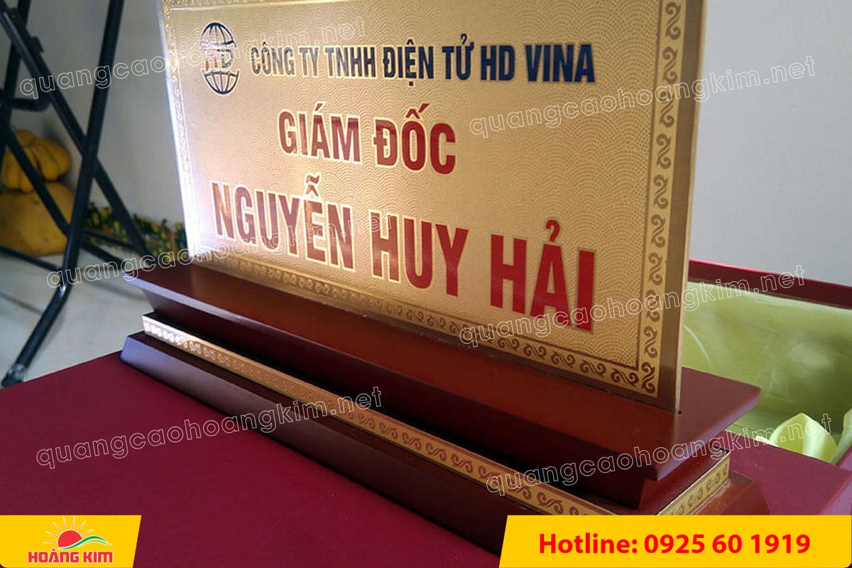 bien chuc danh mat dong 2mm de go tam cap khong ma vang dep 41 - BIỂN CHỨC DANH MẶT ĐỒNG 2MM, ĐẾ GỖ CAO CẤP, 12,5X25,5CM KH&Ocirc;NG MẠ V&Agrave;NG