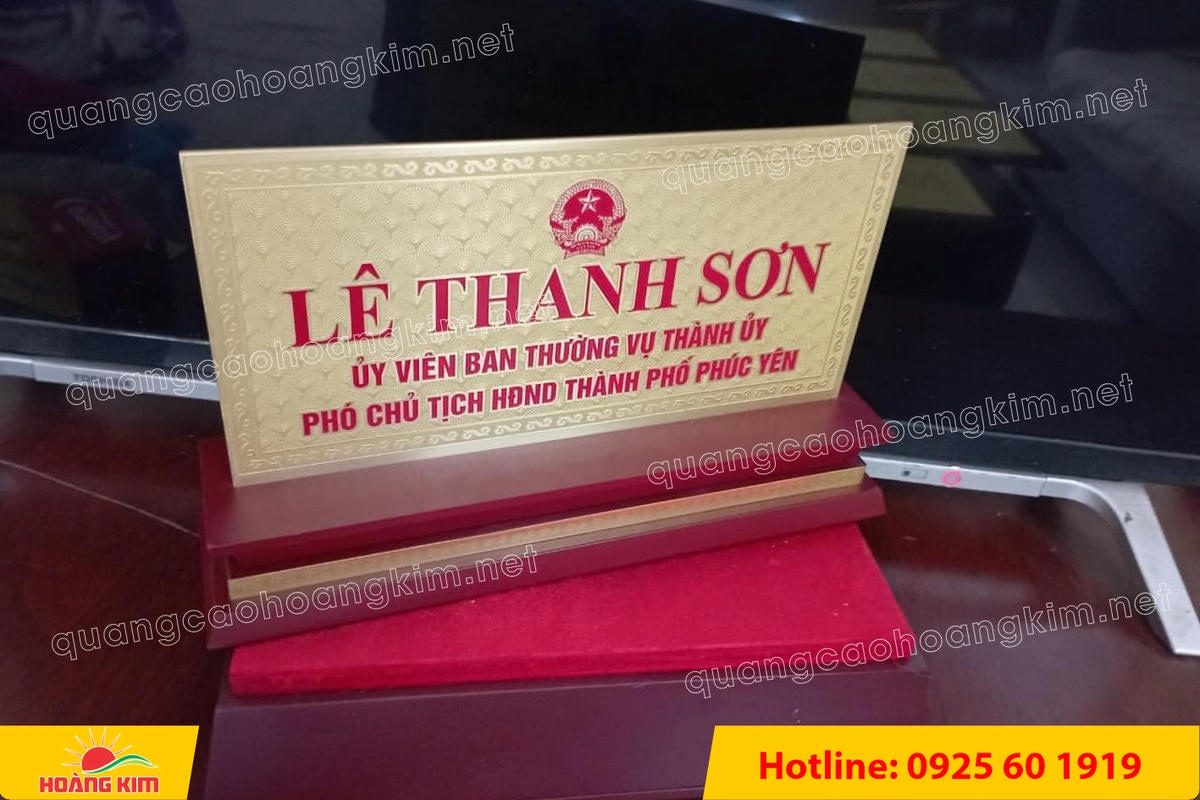 bien chuc danh mat dong 2mm de go tam cap khong ma vang dep 44 - BIỂN CHỨC DANH MẶT ĐỒNG 2MM, ĐẾ GỖ CAO CẤP, 12,5X25,5CM KH&Ocirc;NG MẠ V&Agrave;NG