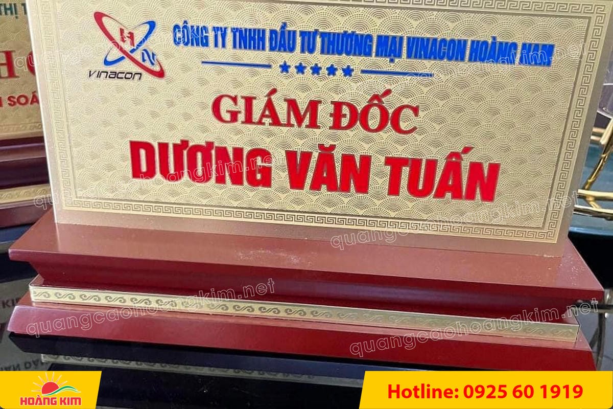 bien chuc danh mat dong 2mm de go tam cap khong ma vang dep 45 - BIỂN CHỨC DANH MẶT ĐỒNG 2MM, ĐẾ GỖ CAO CẤP, 12,5X25,5CM KH&Ocirc;NG MẠ V&Agrave;NG